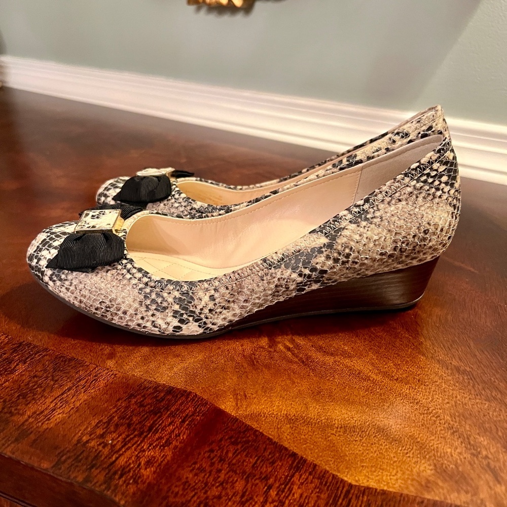 EUC Cole Haan OS Python Print Leather & Bow Low Heel Wedge Shoes Size 7 M - Picture 5 of 9